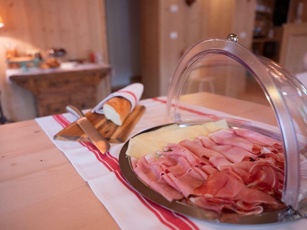 Alpedale Locanda โอวาโร ภายนอก รูปภาพ