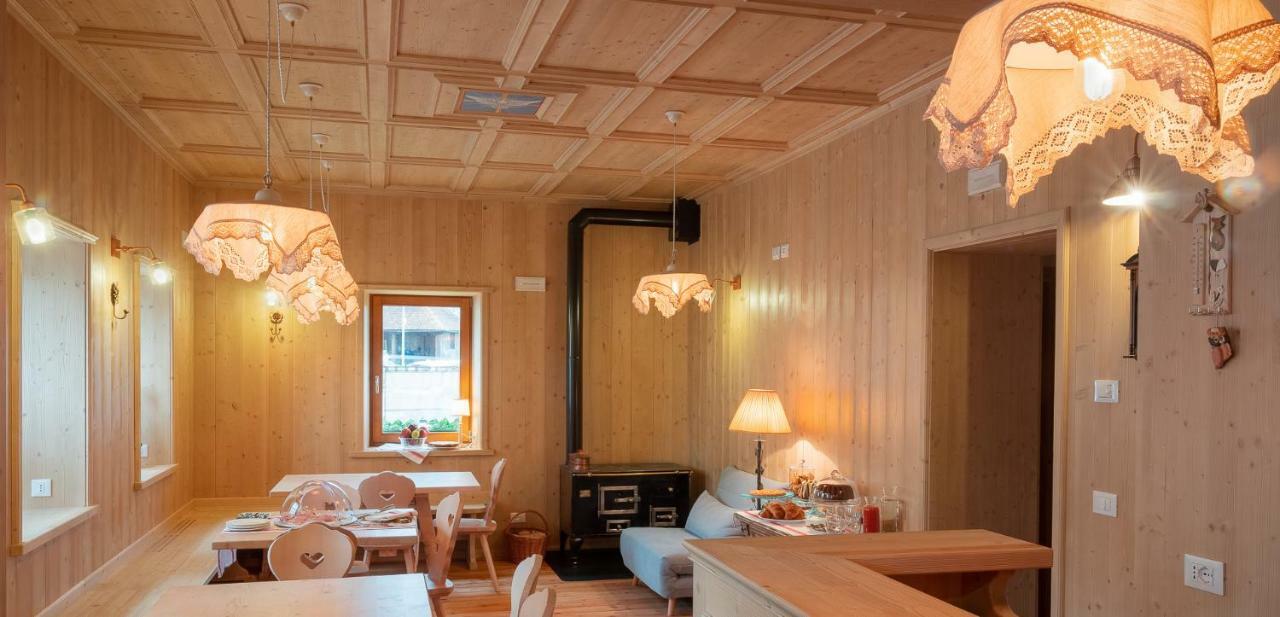 Alpedale Locanda โอวาโร ภายนอก รูปภาพ